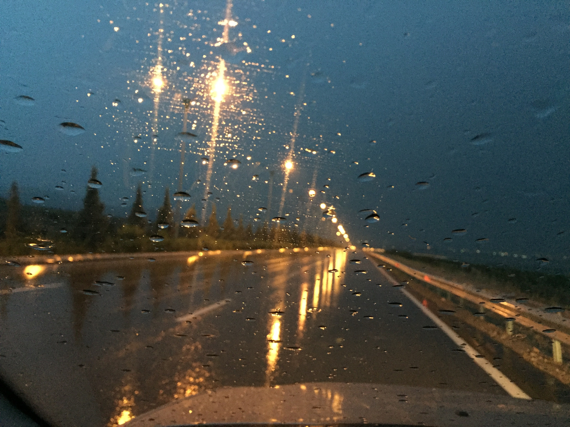 Ночь трасса дождь